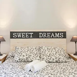 https://cute-tiny-flat-near-the-beach-and-city-center.topcostabravahotels.com